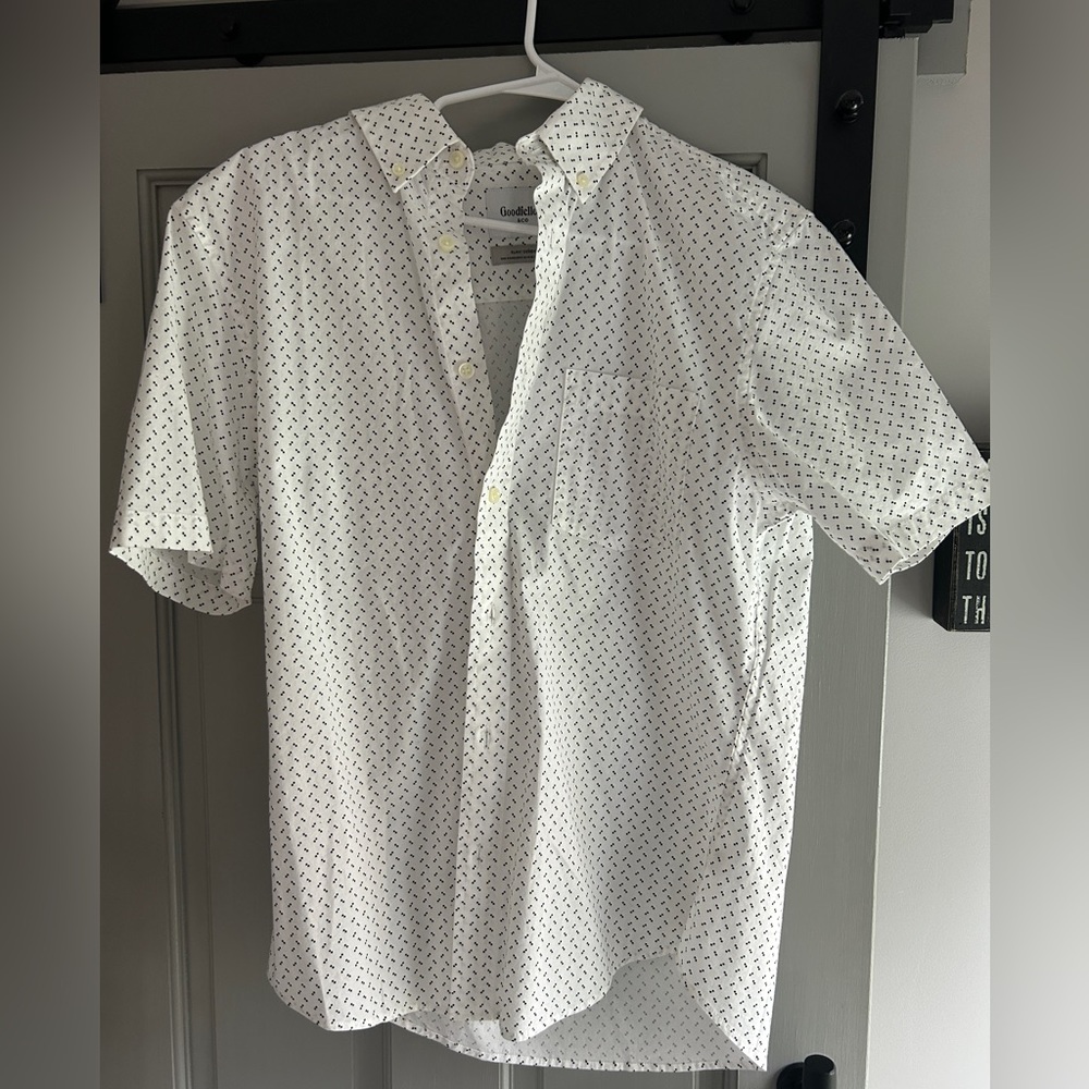 Goodfellow men’s medium slim fit button down- NWT